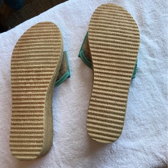 Sbicca hand made, slide on thong sandals with small wedge sole. Green. Size 10. - Picture 7 of 8